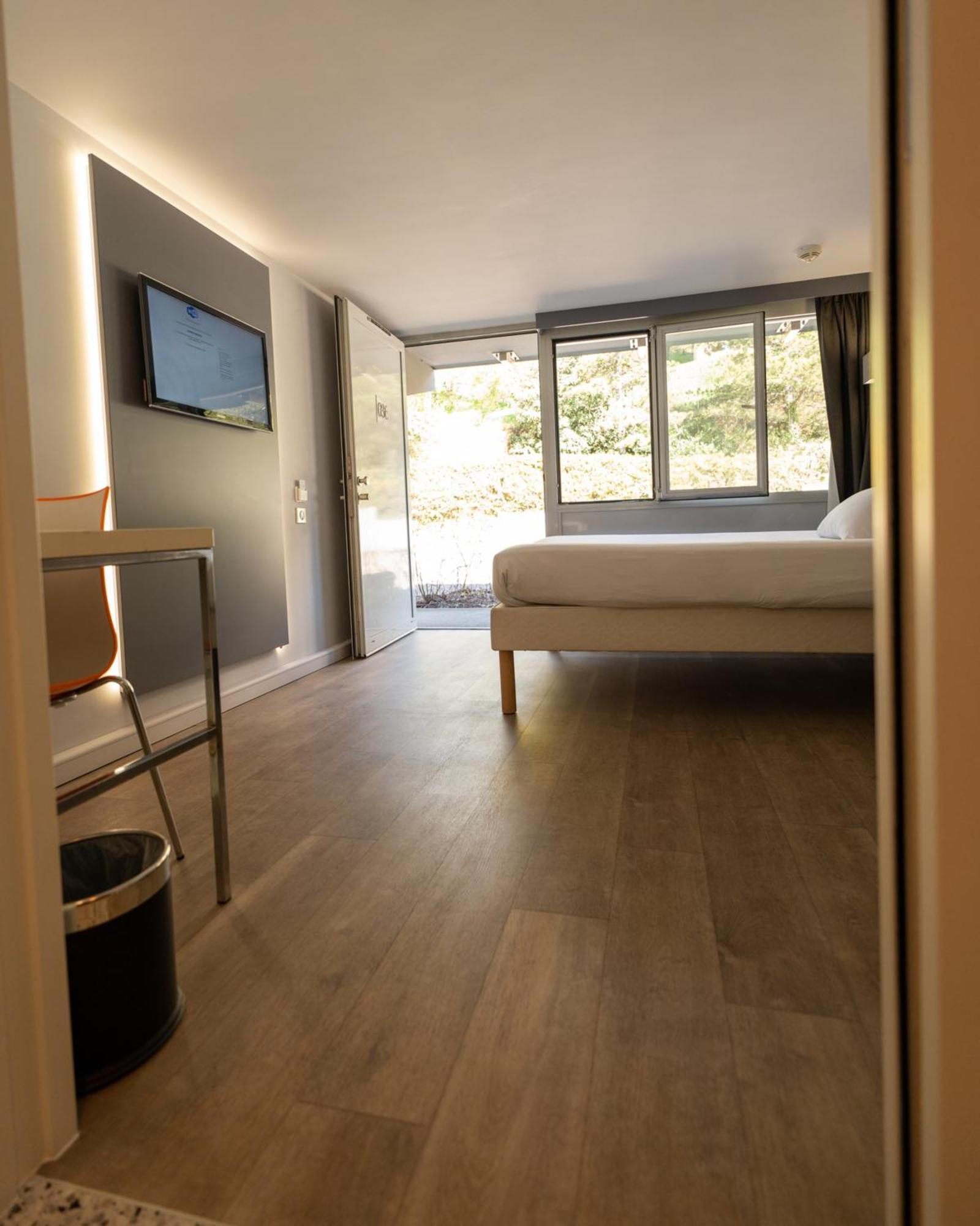 Kyriad Lyon Sud Sainte Foy Exterior photo